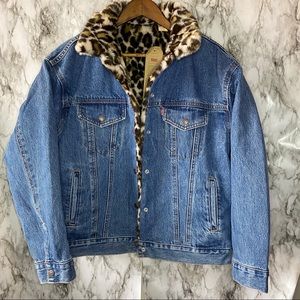 Reversible cat eye Levi’s Leopard Sherpa Jacket